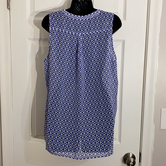 Gap Blue and White Semi Sheer Sleeveless 1/2 Button Top Sz L - Picture 6 of 7